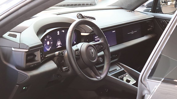 Porsche Macan Turbo 7 of 10