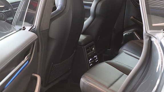 Porsche Macan Turbo 10 of 10