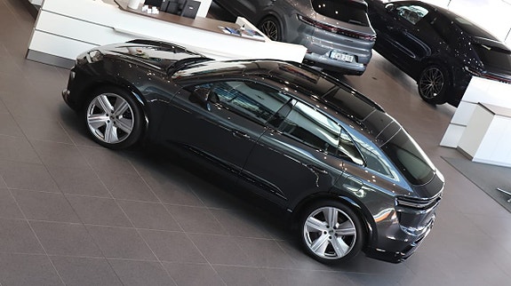 Porsche Macan Turbo 6 of 10