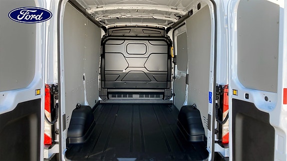 Ford Transit 10 of 12