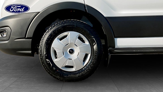 Ford Transit 9 of 12