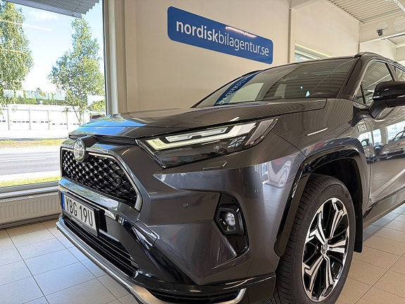 Toyota RAV4 6 of 27