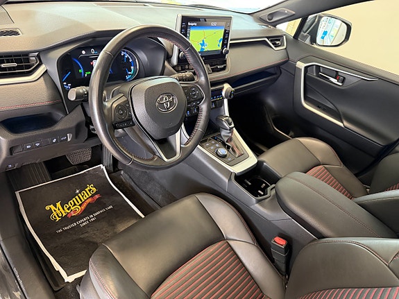 Toyota RAV4 12 of 27