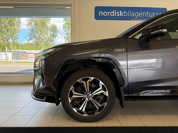 Toyota RAV4 4 of 27