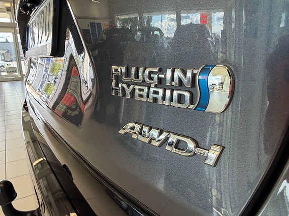 Toyota RAV4 8 of 27