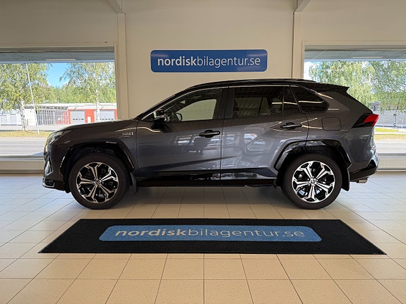 Toyota RAV4 2 of 27