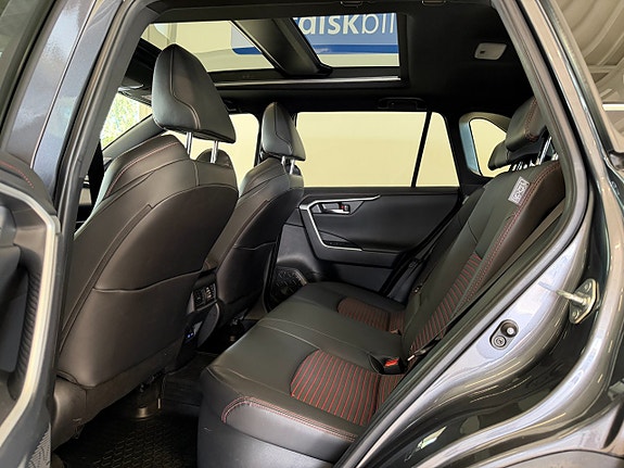 Toyota RAV4 15 of 27