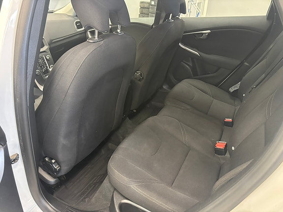 Volvo V40 10 of 12