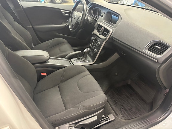Volvo V40 9 of 12