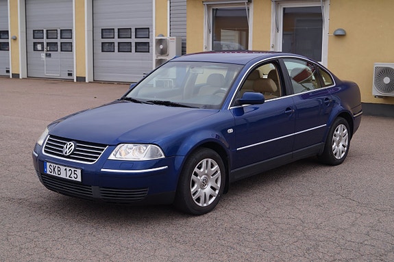 Volkswagen Passat 2 of 26