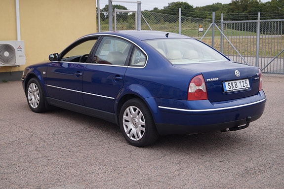 Volkswagen Passat 5 of 26