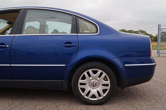 Volkswagen Passat 11 of 26