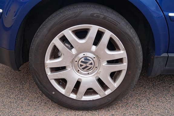 Volkswagen Passat 16 of 26