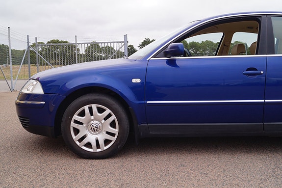 Volkswagen Passat 10 of 26
