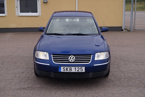 Volkswagen Passat 6 of 26