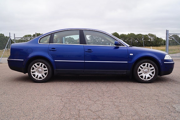 Volkswagen Passat 9 of 26