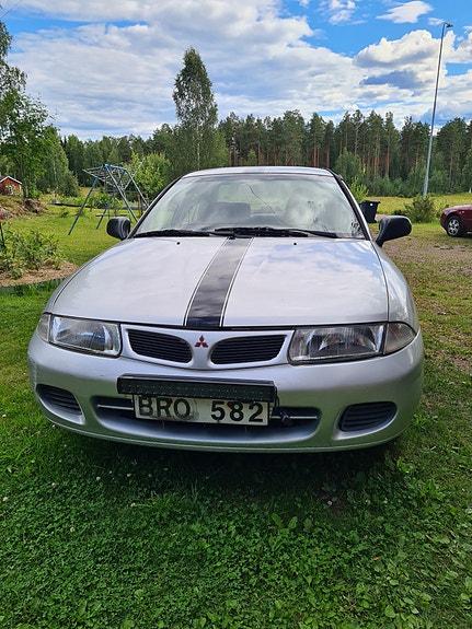 Mitsubishi Carisma 2 of 13