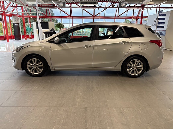 Hyundai i30 2 of 12