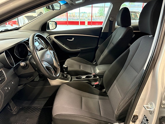 Hyundai i30 8 of 12