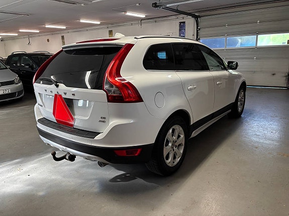 Volvo XC60 3 of 5