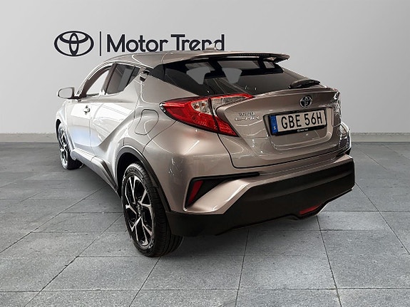 Toyota C-HR 2 of 11