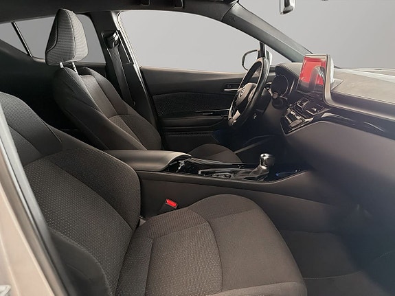 Toyota C-HR 7 of 11