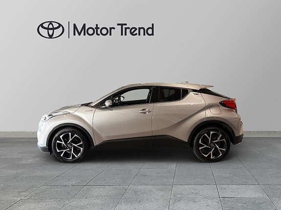 Toyota C-HR 3 of 11