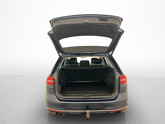 Volkswagen Passat 27 of 30