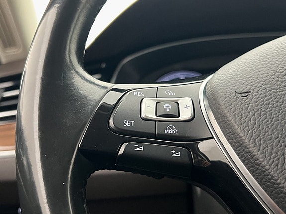 Volkswagen Passat 16 of 30