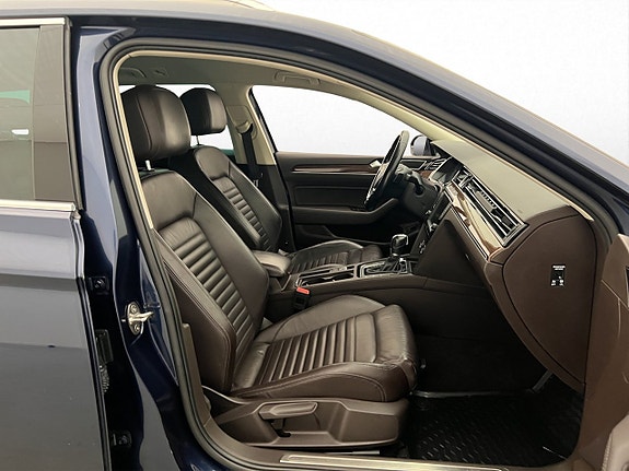 Volkswagen Passat 25 of 30