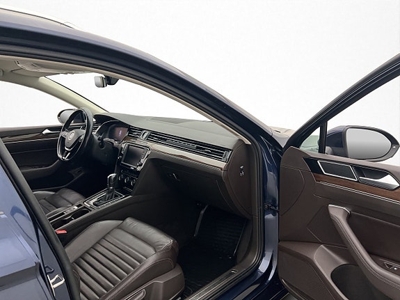Volkswagen Passat 24 of 30