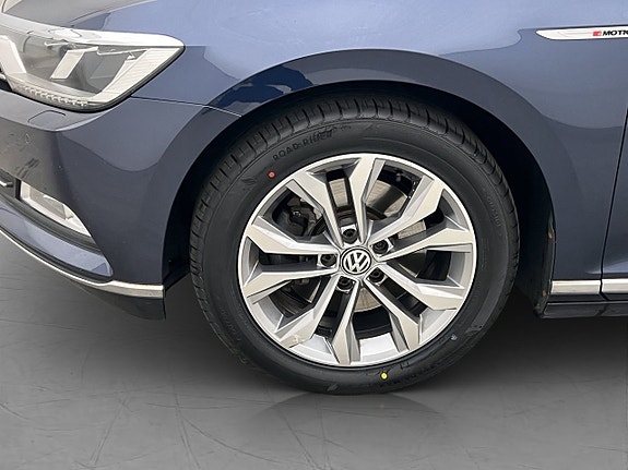 Volkswagen Passat 28 of 30