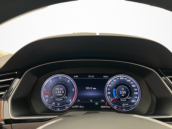 Volkswagen Passat 17 of 30