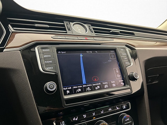 Volkswagen Passat 20 of 30