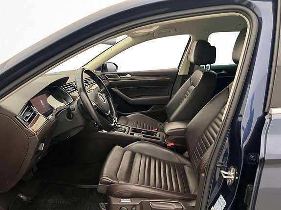 Volkswagen Passat 12 of 30