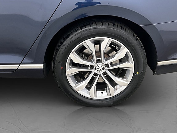 Volkswagen Passat 29 of 30