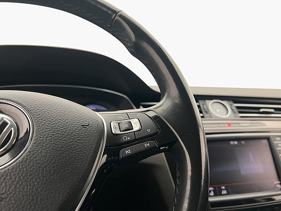 Volkswagen Passat 18 of 30