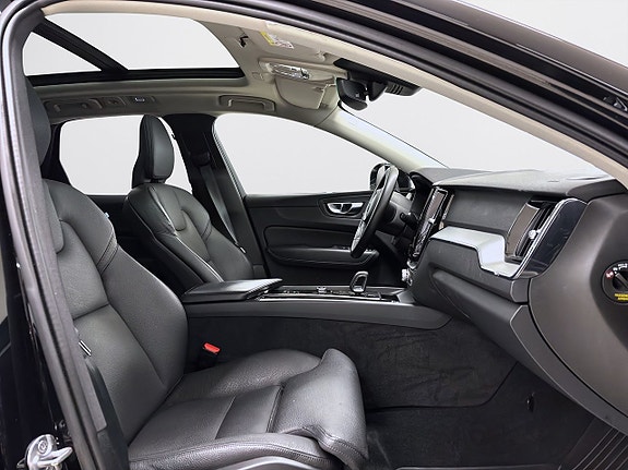 Volvo XC60 13 of 19