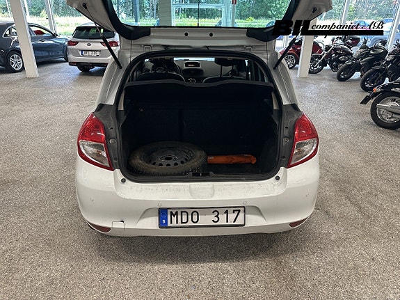 Renault Clio 14 of 15