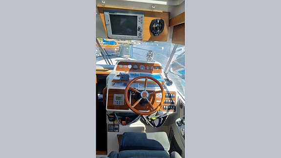 Nimbus 320 Coupe 19 of 30