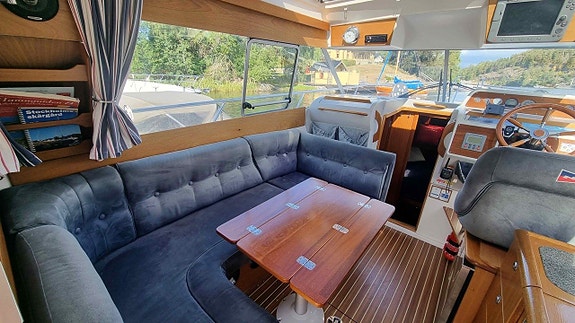 Nimbus 320 Coupe 9 of 30