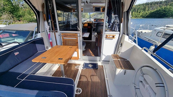 Nimbus 320 Coupe 5 of 30
