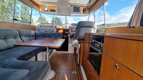 Nimbus 320 Coupe 8 of 30