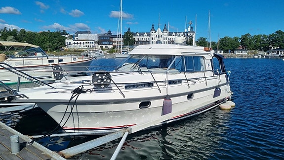 Nimbus 320 Coupe 2 of 30