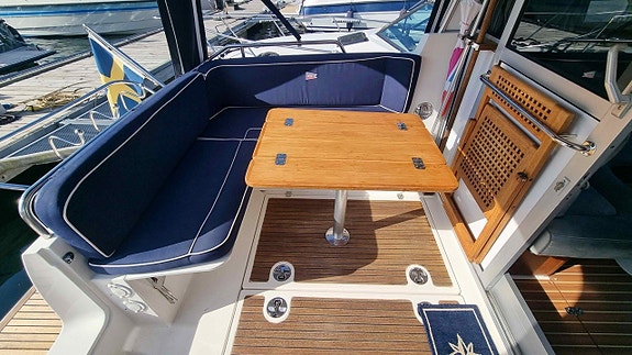 Nimbus 320 Coupe 7 of 30
