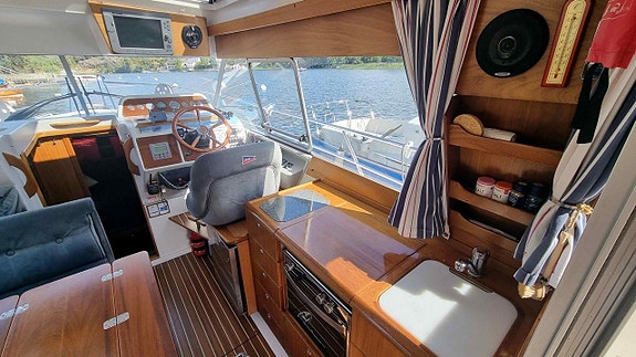 Nimbus 320 Coupe 10 of 30