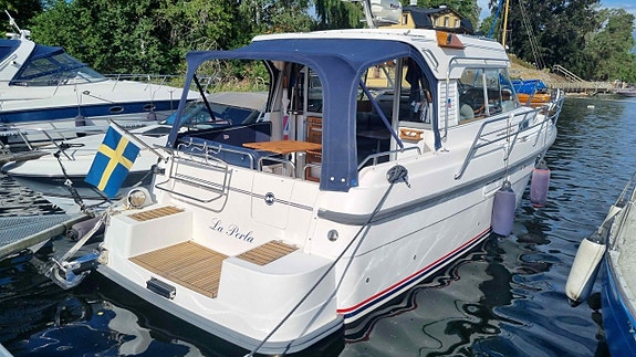 Nimbus 320 Coupe 4 of 30