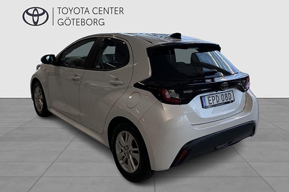 Toyota Yaris 3 of 12