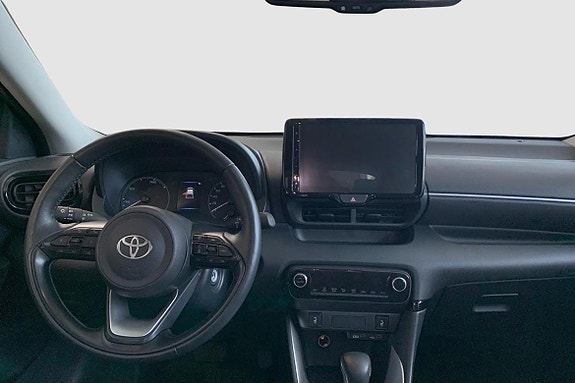 Toyota Yaris 10 of 12