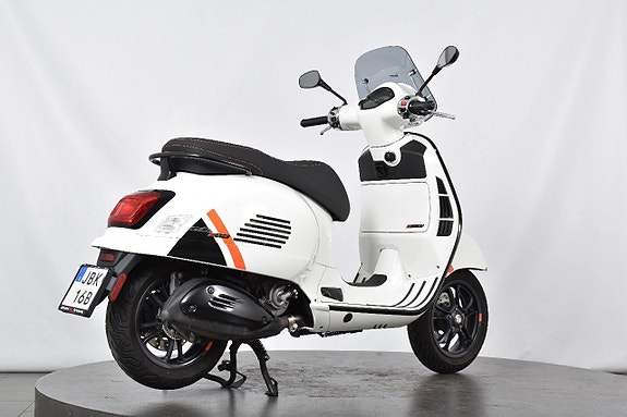 Vespa GTS 300 SuperSport ABS Nyservad 2 of 18